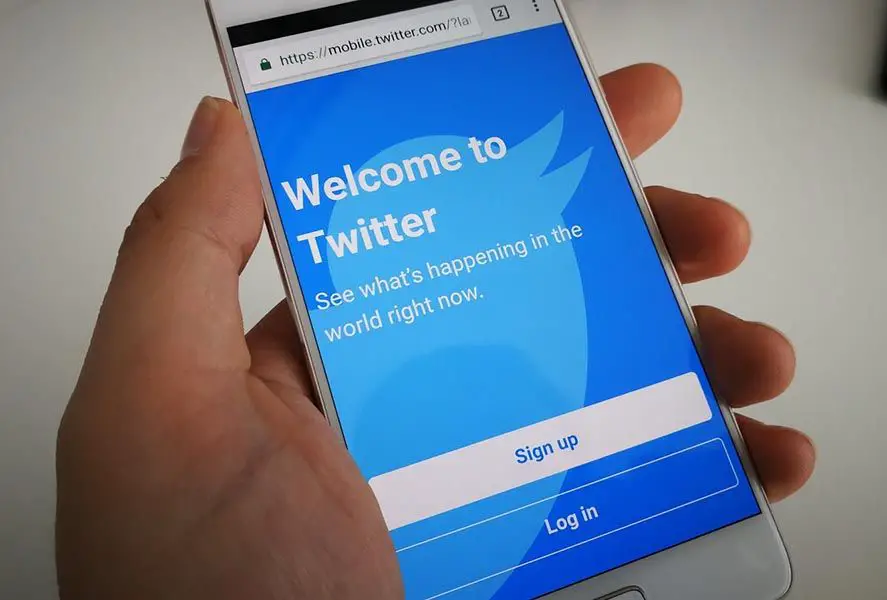 Problems with the Twitter app, millions of users's number leaked 2