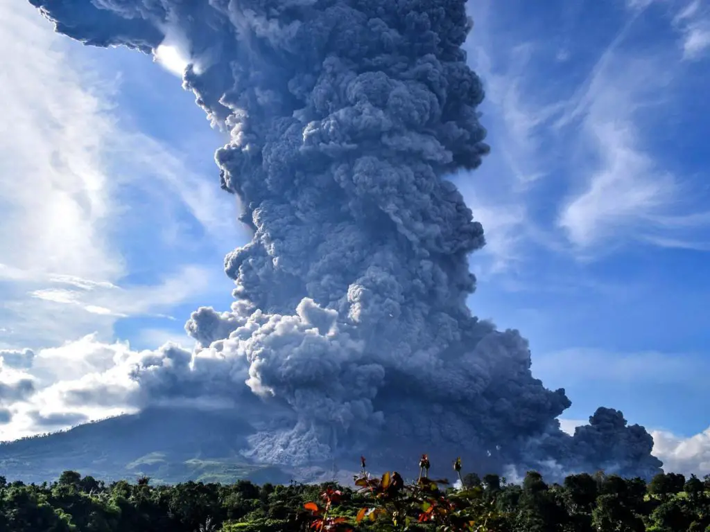 Indonesia volcano eruption: Mount Sinabung spews ash cloud