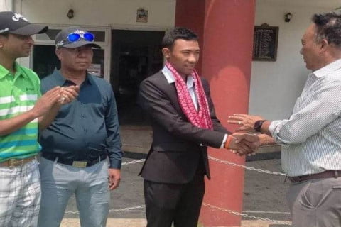 Subash Tamang , an amateur golfer from Nepal, departs for Australia 1