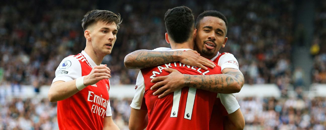 Arsenal narrowed the points gap by beating Newcastle, while United lost to West Ham. 1