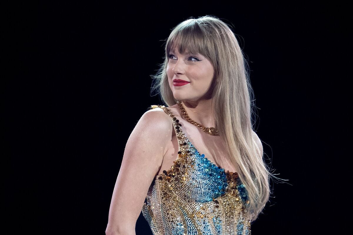 Taylor Swift breaks record by earning $1 billion before concert 1
